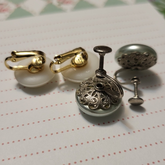 2pr Vintage Clip/Screwback Earrings - Picture 2 of 2